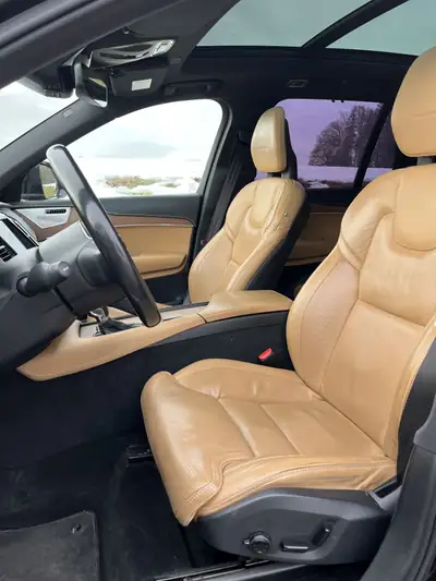 Volvo XC90 D5 AWD — SUV 7 places premium, moteur diesel performant — Miniature 11