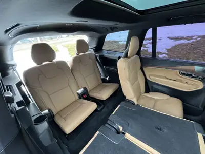 Volvo XC90 D5 AWD — SUV 7 places premium, moteur diesel performant — Miniature 13