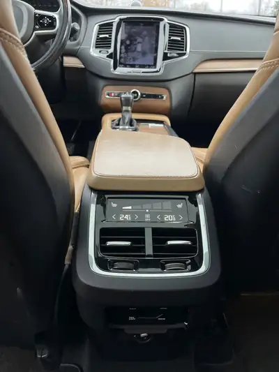 Volvo XC90 D5 AWD — SUV 7 places premium, moteur diesel performant — Miniature 15