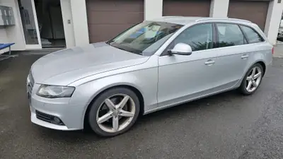 Audi A4 Avant 2.0 TFSI Quattro — Monospace premium robuste, transmission intégrale — vista posteriore