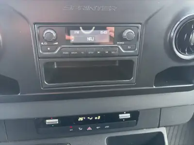 Mercedes-Benz Sprinter 311 CDI — Utilitaire fiable, 105'000 km, climatisation et Bluetooth — Miniatura 11