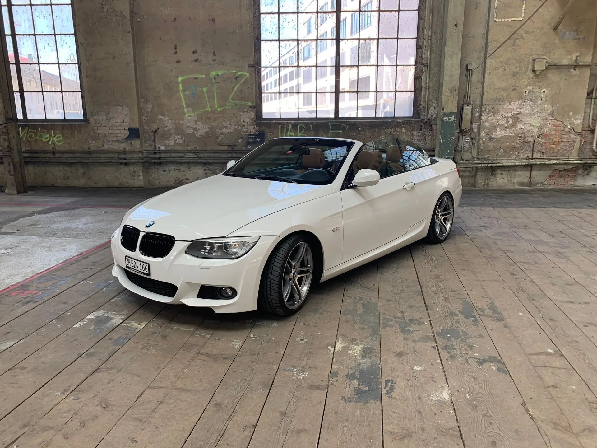 BMW 335i Cabriolet — Roadster sportif 2010, 306 ch et toit électrique — vista esterna