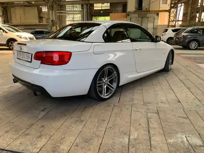 BMW 335i Cabriolet — Roadster sportif 2010, 306 ch et toit électrique — cruscotto