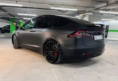 Tesla Model X Plaid Einzigartig — 1267 ch, 6 places, autonomie exceptionnelle — interni