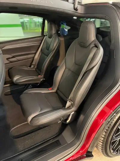 Tesla Model X Plaid Einzigartig — 1267 ch, 6 places, autonomie exceptionnelle — Miniatura 13