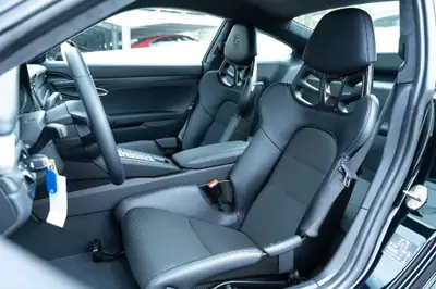 Porsche 911 GT3 Touring 2018 — Sportive légendaire, kilométrage quasi neuf — Innenraum