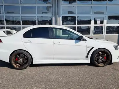 Mitsubishi Lancer Evo X MR Arashi — 367 ch, transmission SST, sportive légendaire — Seitenansicht