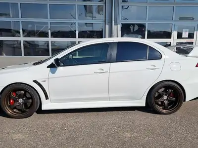Mitsubishi Lancer Evo X MR Arashi — 367 ch, transmission SST, sportive légendaire — Innenraum