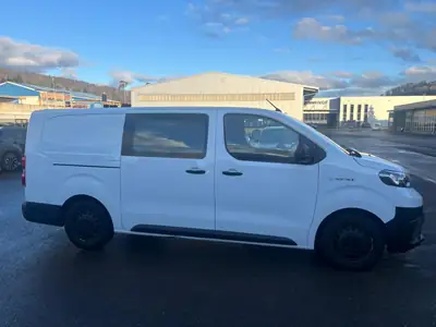 Toyota Proace Max Van L2 — Utilitaire électrique 136 ch, 41 000 km seulement — côté
