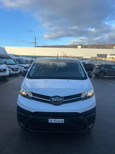 Toyota Proace Max Van L2 — Utilitaire électrique 136 ch, 41 000 km seulement — intérieur