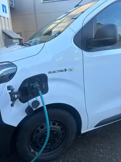 Toyota Proace Max Van L2 — Utilitaire électrique 136 ch, 41 000 km seulement — Miniature 15