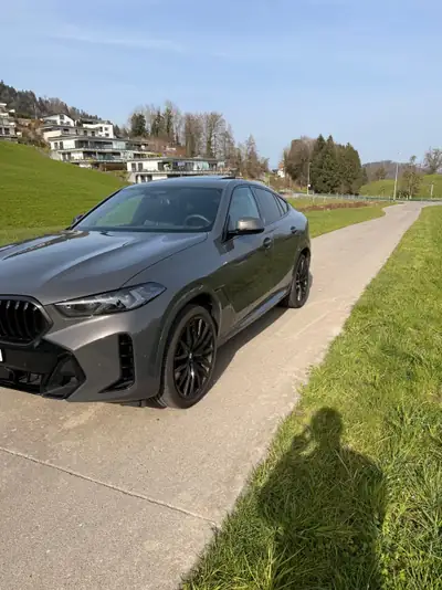 BMW X6 xDrive 48V 40i M Sport Pro — SUV coupé haute performance, 19'000 km — fianco