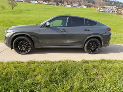 BMW X6 xDrive 48V 40i M Sport Pro — SUV coupé haute performance, 19'000 km — vista posteriore