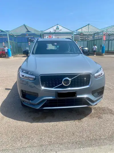 Volvo XC90 T5 AWD R-Design — SUV 7 places premium, traction intégrale et garantie constructeur — vista esterna