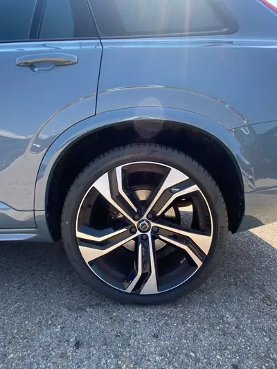 Volvo XC90 T5 AWD R-Design — SUV 7 places premium, traction intégrale et garantie constructeur — cruscotto