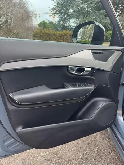 Volvo XC90 T5 AWD R-Design — SUV 7 places premium, traction intégrale et garantie constructeur — Miniatura 9