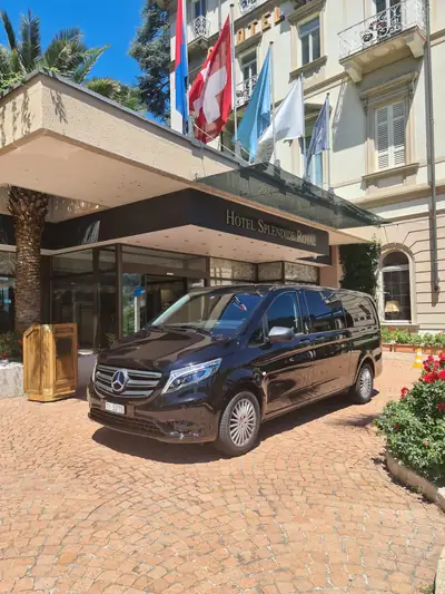 Mercedes-Benz Vito Minivan Extralang 4Matic — 8 places, 99 000 km, équipement complet — fianco