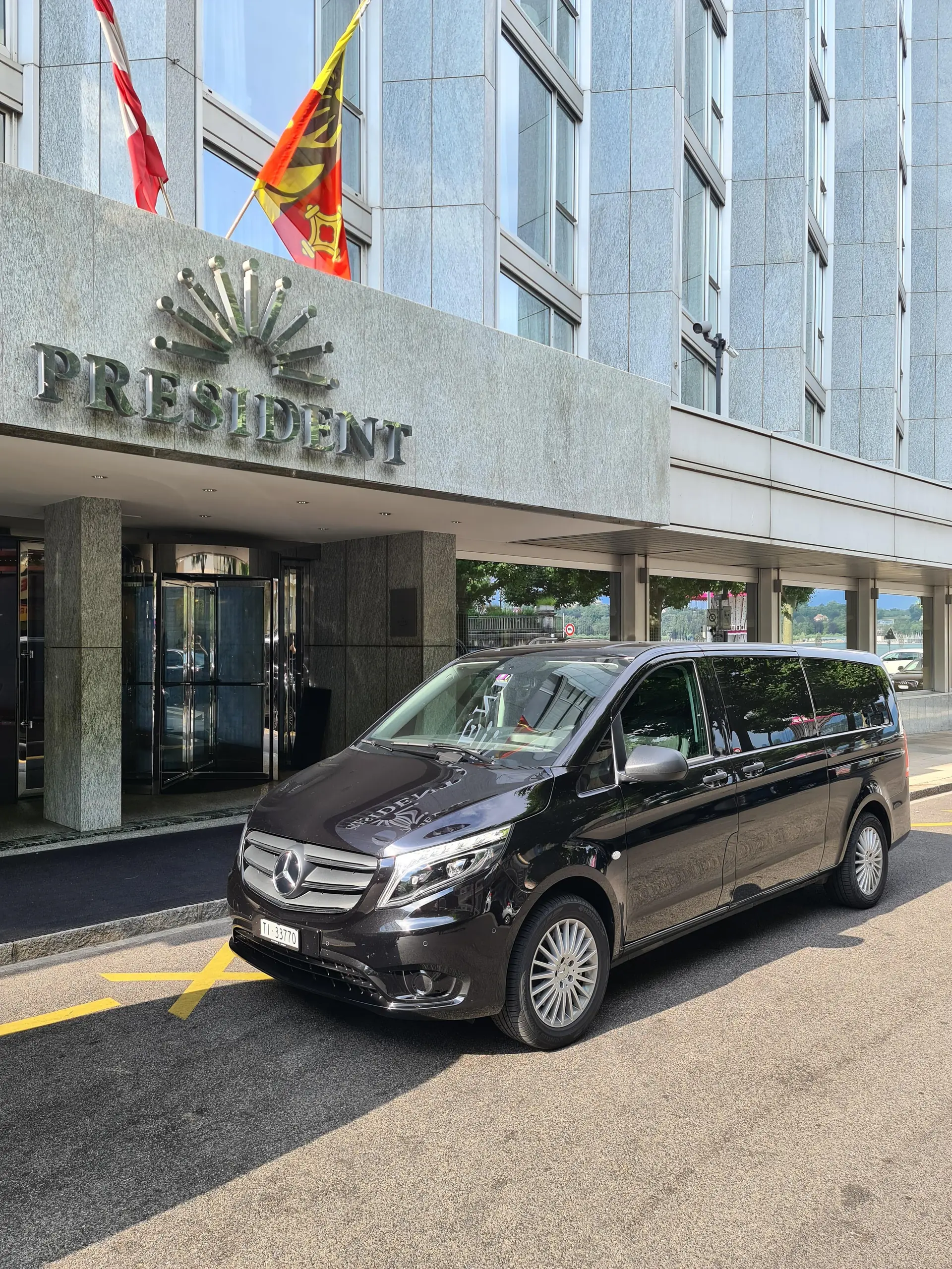 Mercedes-Benz Vito Minivan Extralang 4Matic — 8 places, 99 000 km, équipement complet — vista esterna