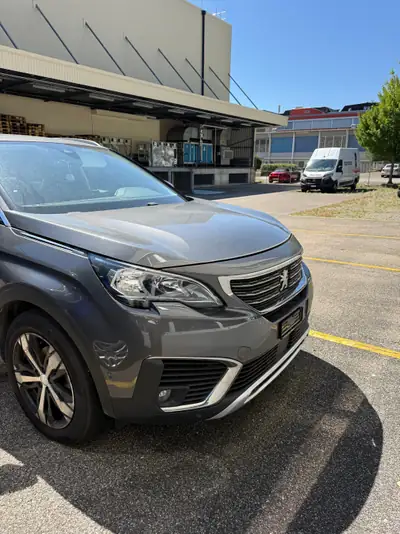 Peugeot 5008 1.2 PureTech Allure — 7 places, boîte auto, 110'000 km — Seitenansicht