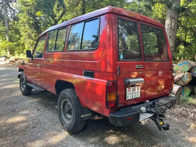 Toyota Land Cruiser BJ75 — Légende 4x4 des années 80, ex-Pompiers, 67'000 km — Heckansicht