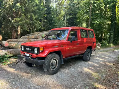 Toyota Land Cruiser BJ75 — Légende 4x4 des années 80, ex-Pompiers, 67'000 km — Außenansicht
