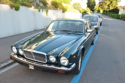 Jaguar XJ12 5.3 HE Sovereign — Berline de prestige British, moteur V12 iconique — vue extérieure