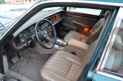 Jaguar XJ12 5.3 HE Sovereign — Berline de prestige British, moteur V12 iconique — arrière