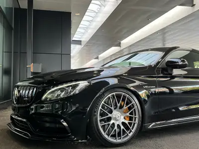 Mercedes-Benz C 63 S AMG — Coupé sportif 510 ch, frais de service à jour — exterior view