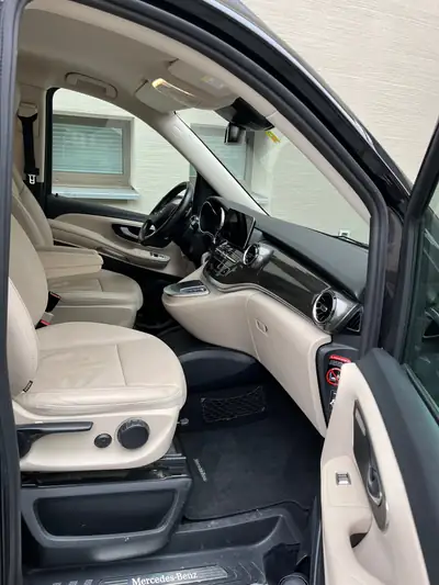 Mercedes-Benz EQV 300 Avantgarde — Monospace électrique premium, 59'900 km, portes coulissantes — detail