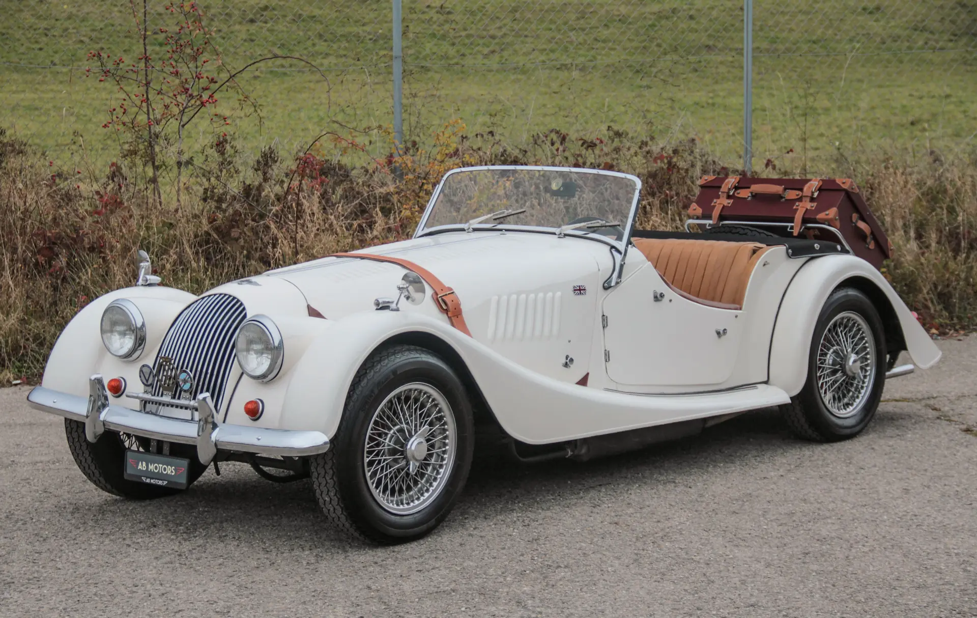 Morgan 4/4 Série V 1967 — Cabriolet britannique vintage, charme intemporel — Außenansicht