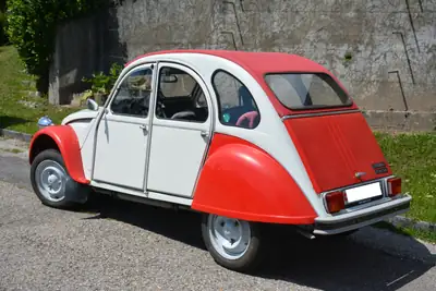 Citroën 2CV6 Spécial — L'icône française vintage, faible kilométrage et sans sinistre — fianco