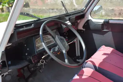 Citroën 2CV6 Spécial — L'icône française vintage, faible kilométrage et sans sinistre — interni