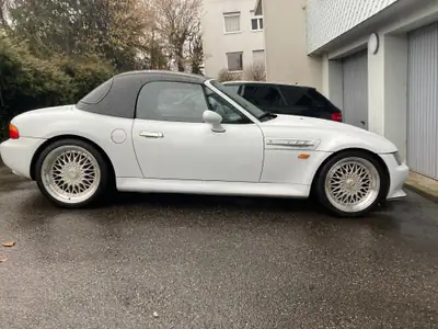 BMW Z3 1.9i Roadster — Cabriolet iconique des années 90, moteur essence agile — vista esterna