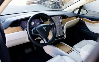 Tesla Model X 100D — SUV électrique 7 places, Full Self Driving inclus — intérieur