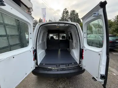 VW Caddy 1.6 TDI — Utilitaire compact fiable, sans sinistre, garantie 12 mois — tableau de bord
