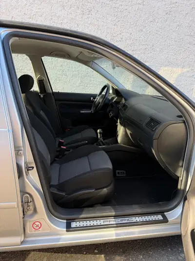 VW Golf 4 1.9 TDI PD Comfortline — Diesel fiable, révision complète et suspensions neuves — Miniatura 13