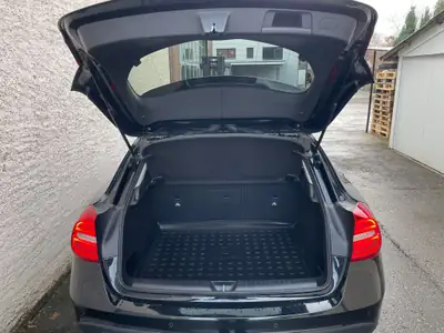 Mercedes-Benz GLA 200 CDI 4Matic — SUV compact diesel, tout-terrain affûté et entretien récent — Miniature 7