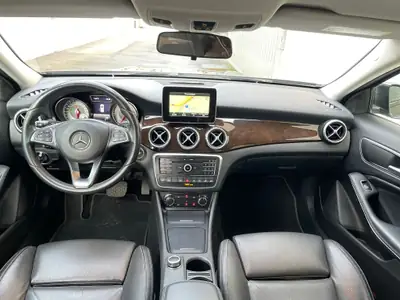 Mercedes-Benz GLA 200 CDI 4Matic — SUV compact diesel, tout-terrain affûté et entretien récent — Miniature 9