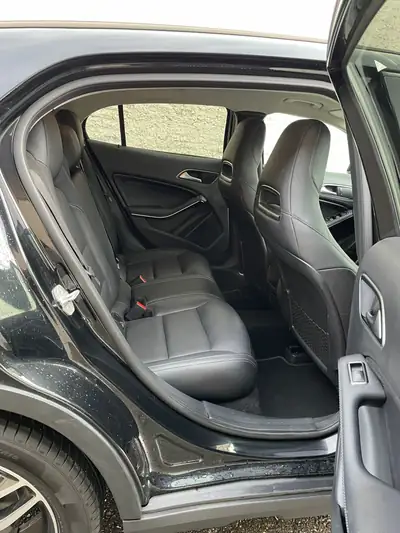 Mercedes-Benz GLA 200 CDI 4Matic — SUV compact diesel, tout-terrain affûté et entretien récent — Miniature 13