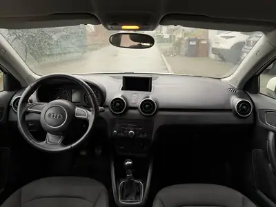 Audi A1 Sportback 1.2 TFSI Admired — Citadine agile et économique, 150 000 km — interior