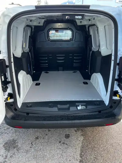 Ford Transit Courier — Utilitaire compact neuf avec garantie 5 ans — Miniatur 9