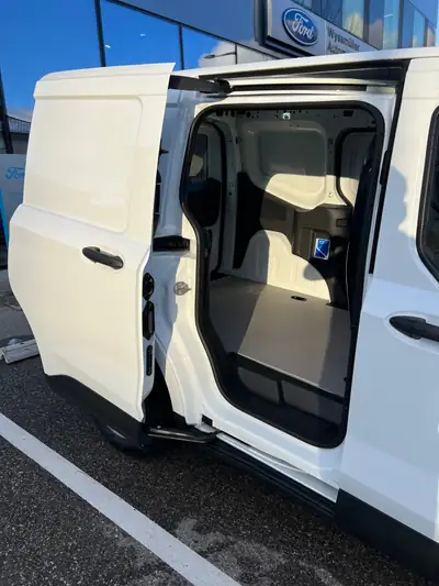 Ford Transit Courier — Utilitaire compact neuf avec garantie 5 ans — Miniatur 10