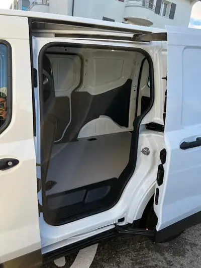 Ford Transit Courier — Utilitaire compact neuf avec garantie 5 ans — Miniatur 11