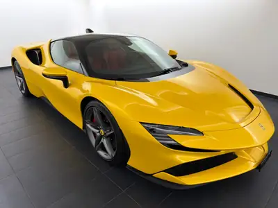 Ferrari SF90 Stradale — Hypercar hybride rechargeable, 1000 ch et seulement 3200 km — intérieur