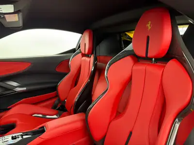 Ferrari SF90 Stradale — Hypercar hybride rechargeable, 1000 ch et seulement 3200 km — détail