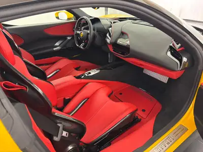 Ferrari SF90 Stradale — Hypercar hybride rechargeable, 1000 ch et seulement 3200 km — Miniature 9