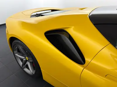 Ferrari SF90 Stradale — Hypercar hybride rechargeable, 1000 ch et seulement 3200 km — Miniature 11