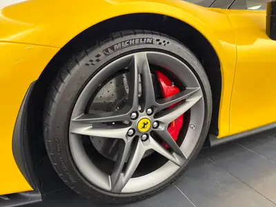 Ferrari SF90 Stradale — Hypercar hybride rechargeable, 1000 ch et seulement 3200 km — Miniature 12