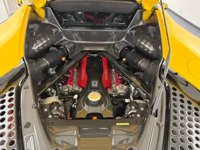 Ferrari SF90 Stradale — Hypercar hybride rechargeable, 1000 ch et seulement 3200 km — Miniature 10