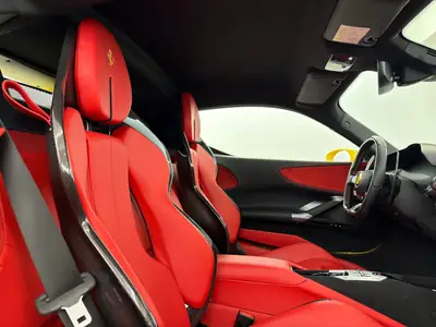 Ferrari SF90 Stradale — Hypercar hybride rechargeable, 1000 ch et seulement 3200 km — Miniature 14
